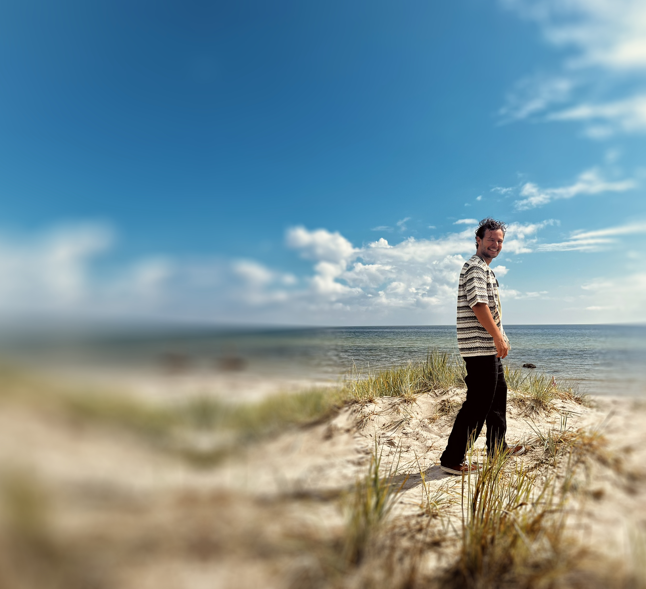 Léon Bartosch at the coast